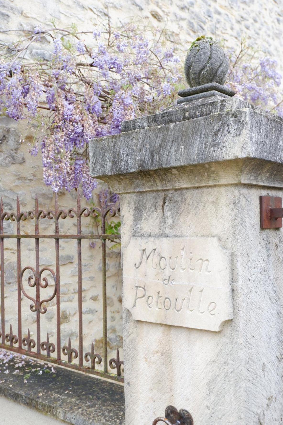 Moulin De Petoulle Hotel Charenton-du-Cher Exterior photo